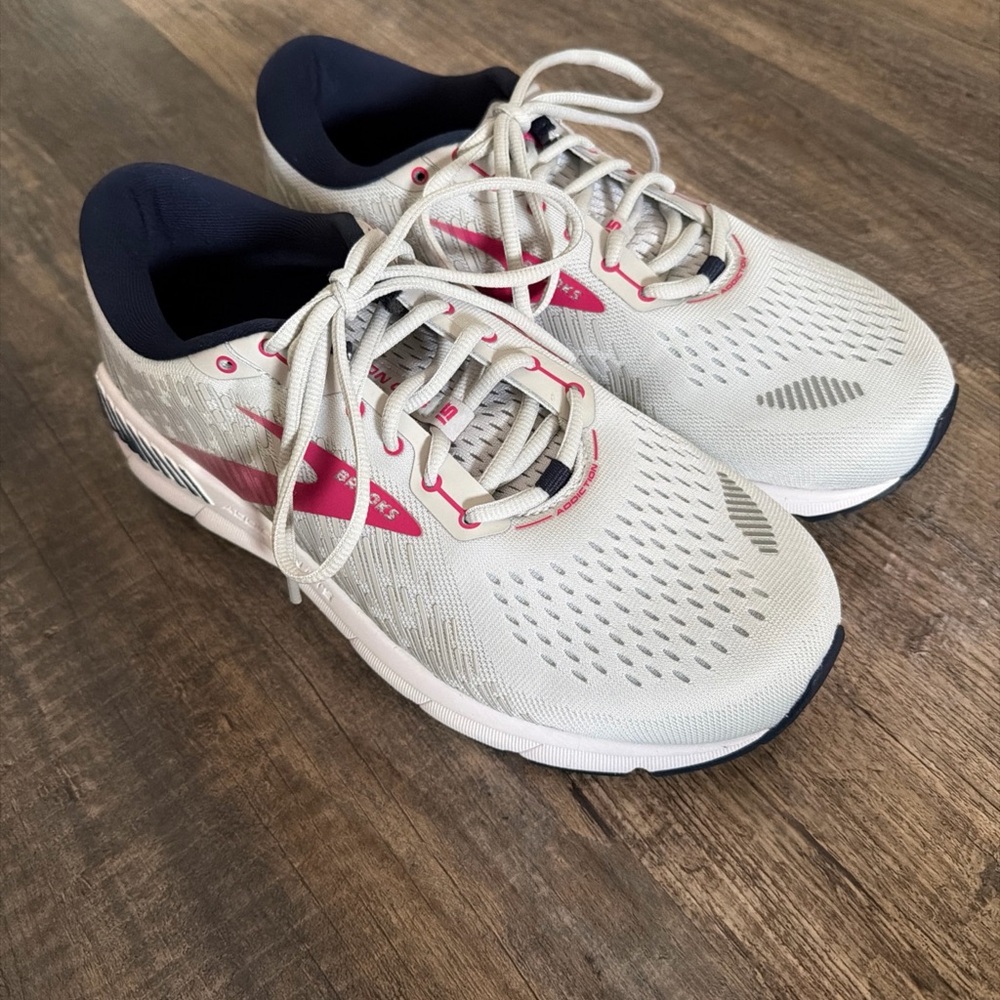 Brooks Women's 11.5 2E extra wide Addiction GTS 15 oyster/peacoat/pink
